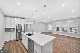 21630 Hawksbill High Cir, Sterling, VA 20164 - Photo 4
