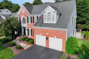 20434 Cliftons Point St, Sterling, VA 20165 - Photo 2