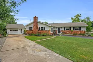 1115 S Dickenson Ave, Sterling, VA 20164 - Photo 1