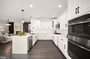 24921 Balmoral Glen Ct, Aldie, VA 20105 - Photo 4