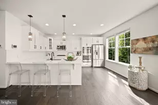 24921 Balmoral Glen Ct, Aldie, VA 20105 - Photo 2