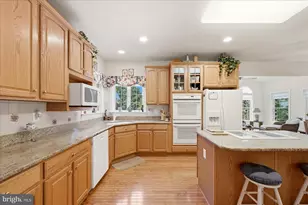 45539 Lakeside Dr, Sterling, VA 20165 - Photo 2