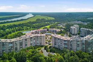19385 Cypress Ridge Terrace, Leesburg, VA 20176 - Photo 2