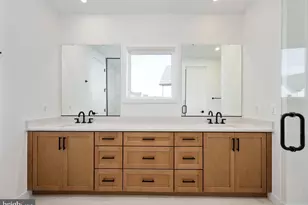 23131 Parkside Vlg Cir, Aldie, VA 20105 - Photo 6