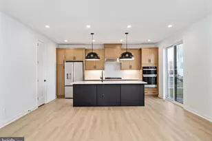 23131 Parkside Vlg Cir, Aldie, VA 20105 - Photo 2