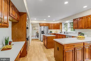 1 Byron Ct, Sterling, VA 20165 - Photo 12