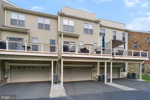 22503 Naugatuck Square, Ashburn, VA 20148 - Photo 2
