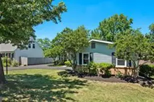 305 S Lincoln Ave, Sterling, VA 20164 - Photo 2