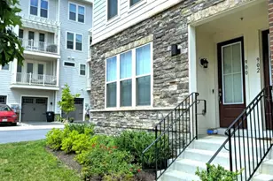902 California Dr NE, Leesburg, VA 20176 - Photo 1