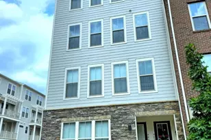 902 California Dr NE, Leesburg, VA 20176 - Photo 2