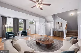 899 Stonefield Square NE, Leesburg, VA 20176 - Photo 2