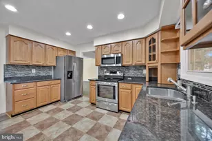 203 Markwood Dr, Sterling, VA 20165 - Photo 14