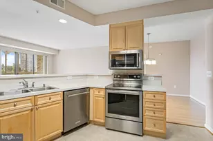 19365 Cypress Ridge Terrace, Leesburg, VA 20176 - Photo 10