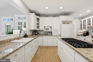 25817 Planting Field Dr, Chantilly, VA 20152 - Photo 14