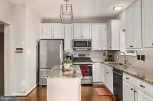 545 Sparkleberry Terrace NE, Leesburg, VA 20176 - Photo 8