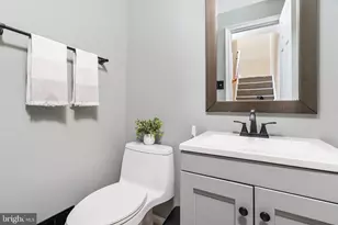 545 Sparkleberry Terrace NE, Leesburg, VA 20176 - Photo 10