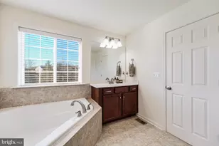 21523 Willow Breeze Sq, Ashburn, VA 20147 - Photo 32