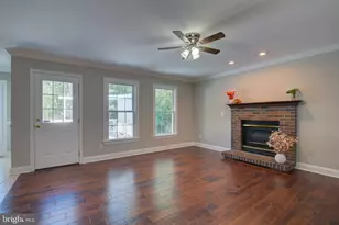 20518 Norwich Pl, Ashburn, VA 20147 - Photo 16