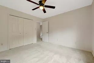 926 Sherwood Ct, Sterling, VA 20164 - Photo 28