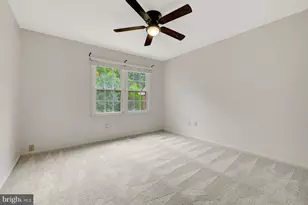 926 Sherwood Ct, Sterling, VA 20164 - Photo 26