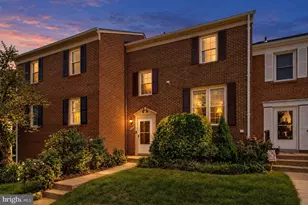 926 Sherwood Ct, Sterling, VA 20164 - Photo 2