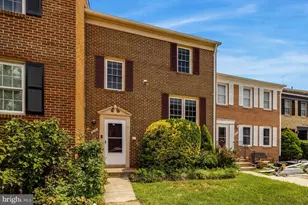 926 Sherwood Ct, Sterling, VA 20164 - Photo 4