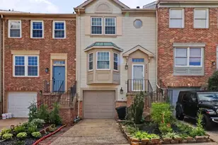 21744 Leatherleaf Cir, Sterling, VA 20164 - Photo 2
