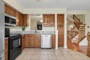 21744 Leatherleaf Cir, Sterling, VA 20164 - Photo 6