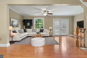 21744 Leatherleaf Cir, Sterling, VA 20164 - Photo 14