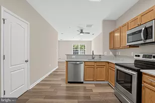 43620 Hampshire Crossing Square, Leesburg, VA 20176 - Photo 4
