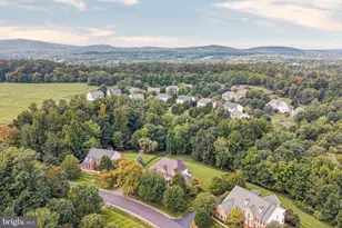 24139 Lenah Woods Pl, Aldie, VA 20105 - Photo 4