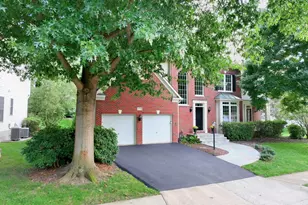 47292 Middle Bluff Pl, Sterling, VA 20165 - Photo 2