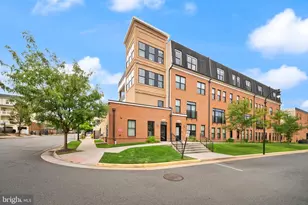 19276 Winmeade Dr, Leesburg, VA 20176 - Photo 1