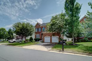 43320 Barnstead Dr, Ashburn, VA 20148 - Photo 2