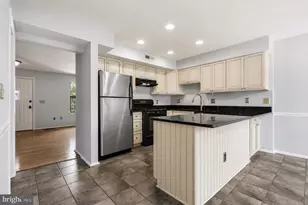 34 Millard Ct, Sterling, VA 20165 - Photo 6