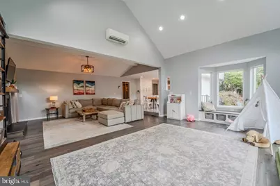 303 Oakcrest Manor Drive NE, Leesburg, VA 20176 - Photo 12