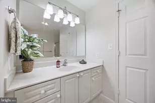 19355 Cypress Ridge Terrace, Leesburg, VA 20176 - Photo 14