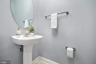 43643 McDowell Sq, Leesburg, VA 20176 - Photo 10