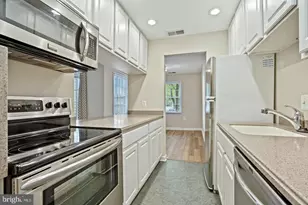 105 Westwick Ct, Sterling, VA 20165 - Photo 6