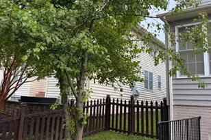 25209 Eisenhower Dr, Chantilly, VA 20152 - Photo 1