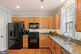 26147 Lands End Dr, Chantilly, VA 20152 - Photo 12