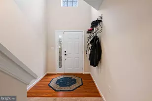 26147 Lands End Dr, Chantilly, VA 20152 - Photo 2