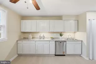 1046 Margate Ct, Sterling, VA 20164 - Photo 4