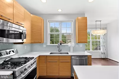 42525 Magellan Square, Brambleton, VA 20148 - Photo 14