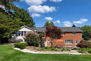 19598 Youngs Cliff Rd, Sterling, VA 20165 - Photo 2