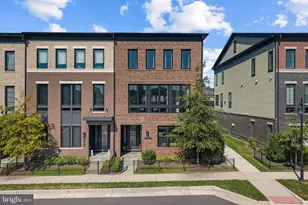 20277 Oak Bluff Dr, Ashburn, VA 20147 - Photo 1