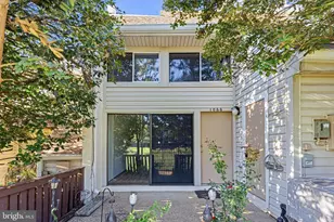 1066 Mycroft Ct, Sterling, VA 20164 - Photo 2