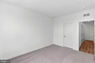 43841 Venetian Sq, Ashburn, VA 20147 - Photo 16
