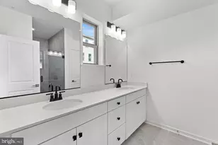 43841 Venetian Sq, Ashburn, VA 20147 - Photo 10