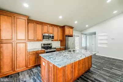 256 W Meadowland Lane, Sterling, VA 20164 - Photo 2